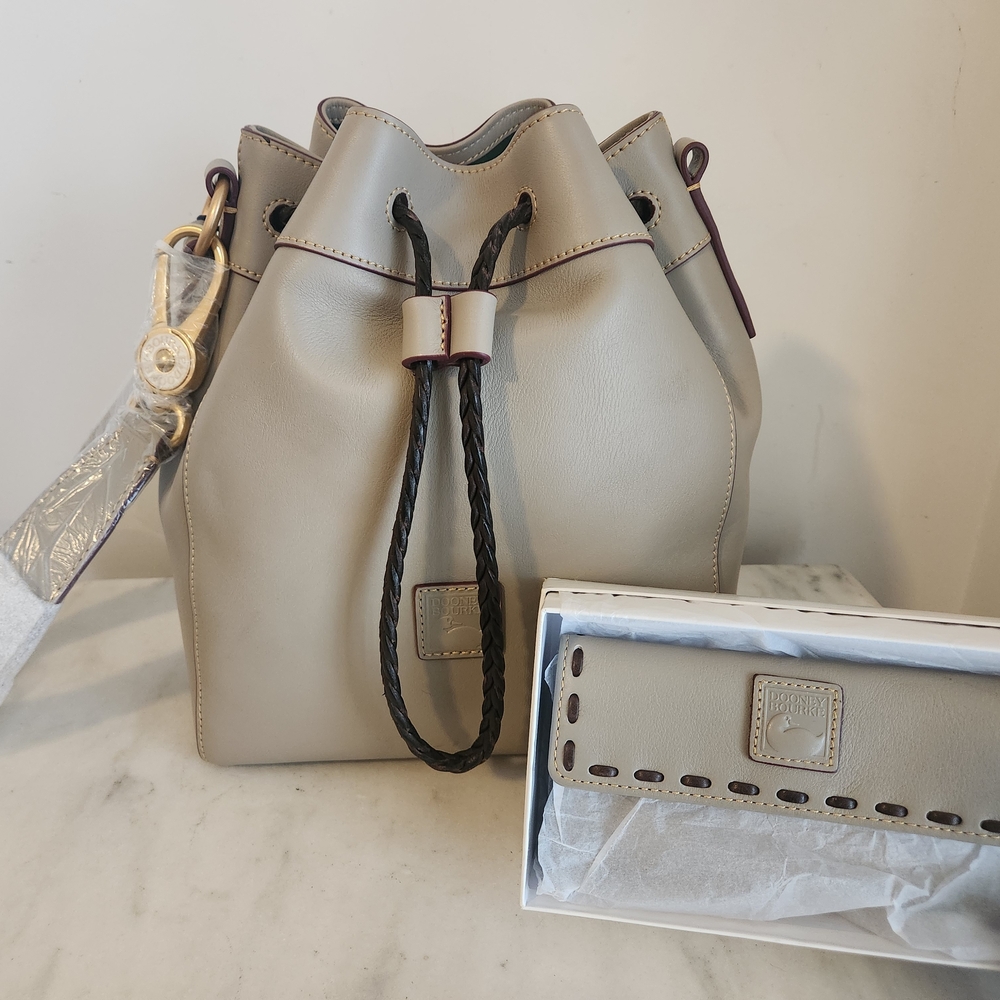 NWT Dooney & Bourke Hattie Drawstring Florentine Leather Bucket Bag Wallet - Picture 2 of 15